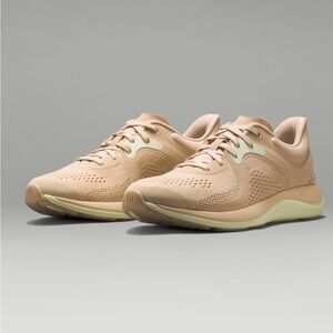 Lululemon Chargefeel Low